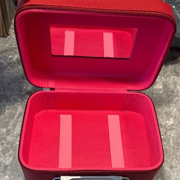 Elegant Red Quilted Cosmetic Case - Picture 3 of 3